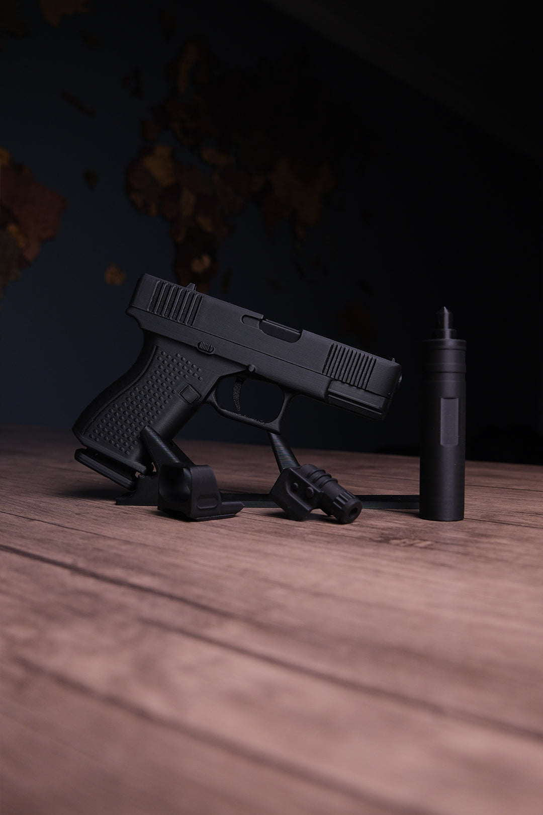 Glock 19 Hareketli Figür Masa İsimliği