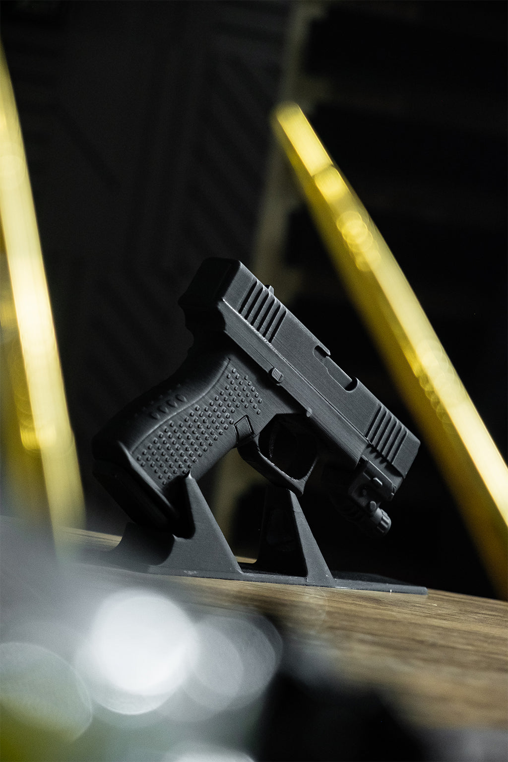 Glock 19 Hareketli Figür Masa İsimliği