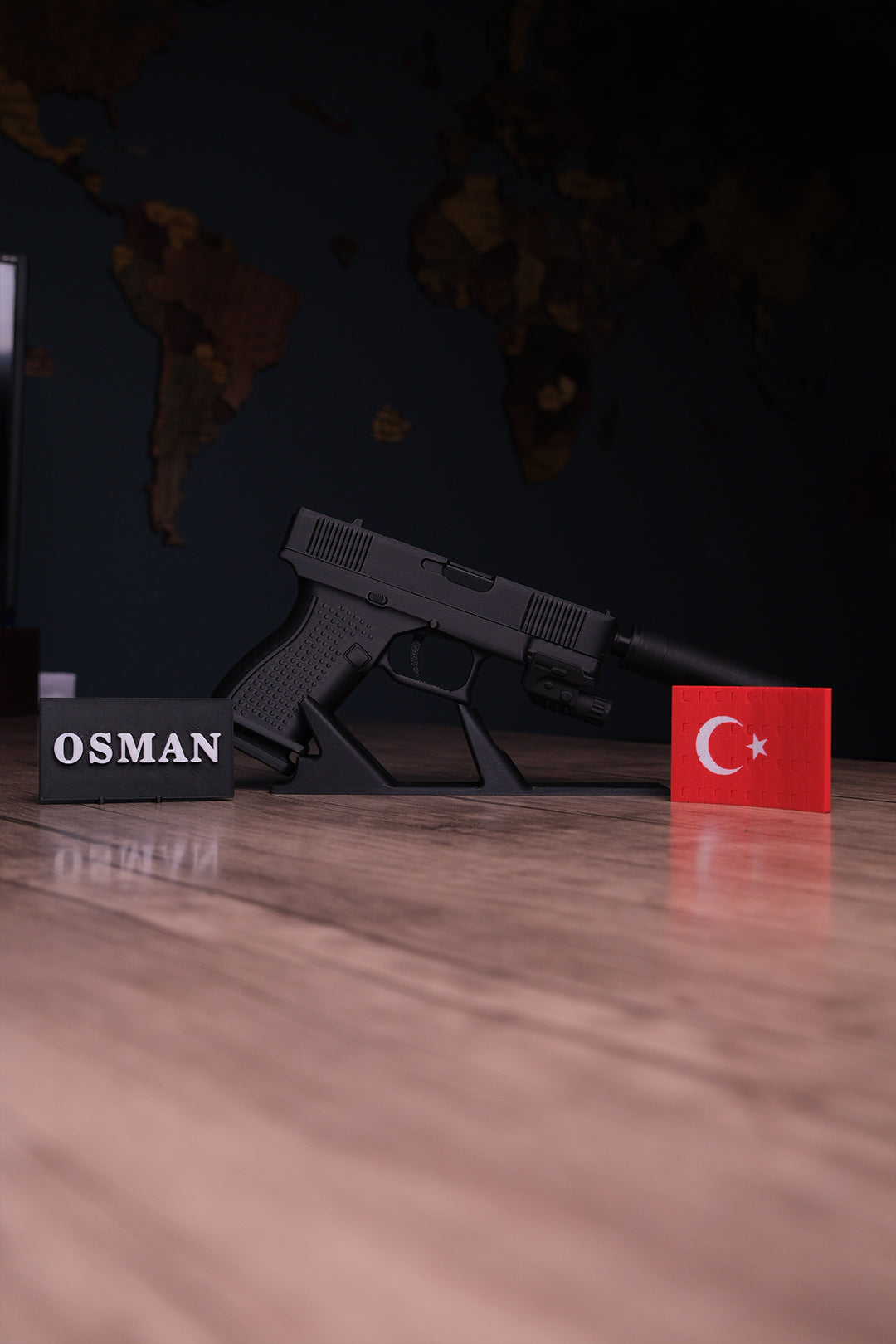 Glock 19 Hareketli Figür Masa İsimliği