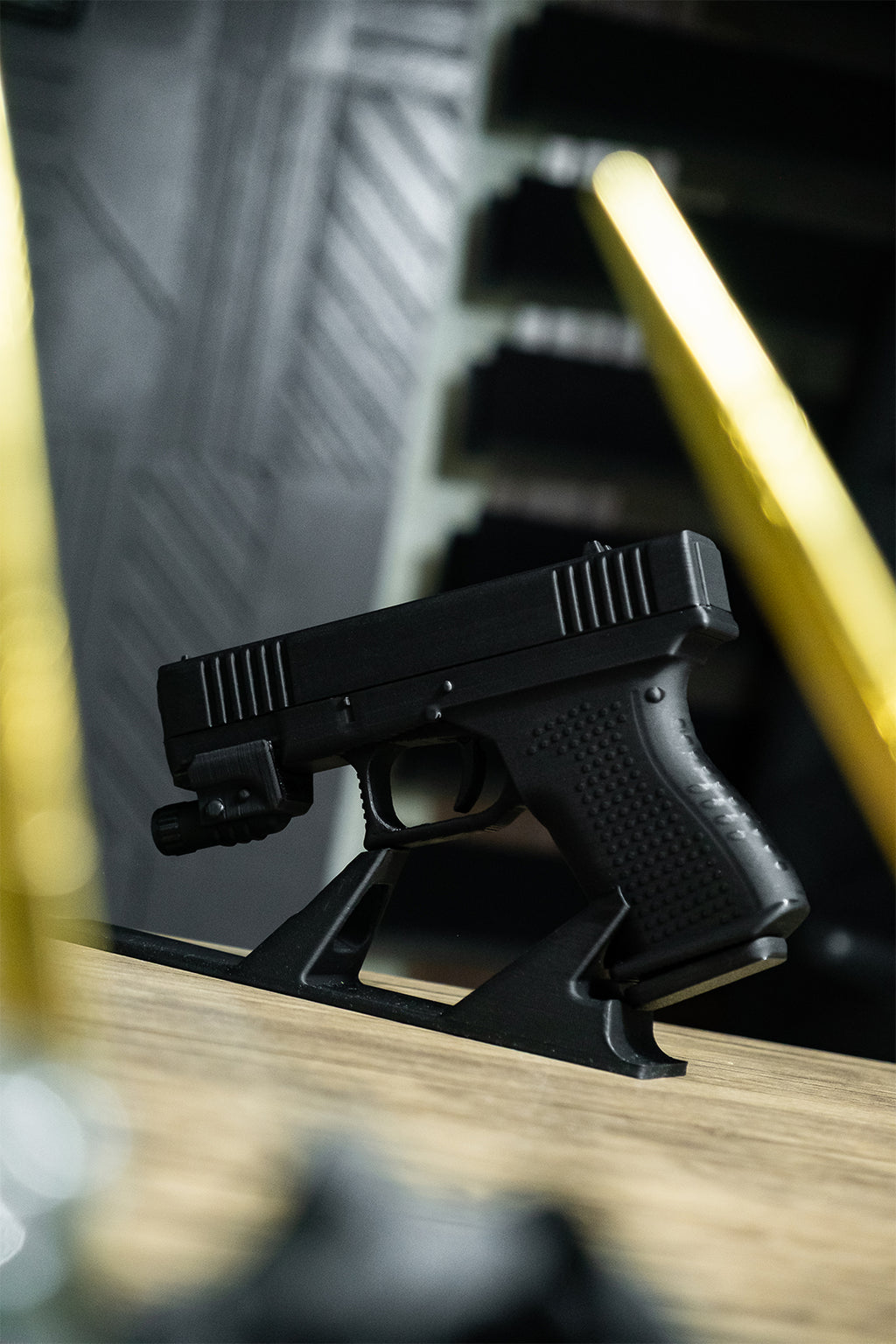 Glock 19 Hareketli Figür Masa İsimliği