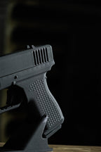 Glock 19 Hareketli Figür Masa İsimliği