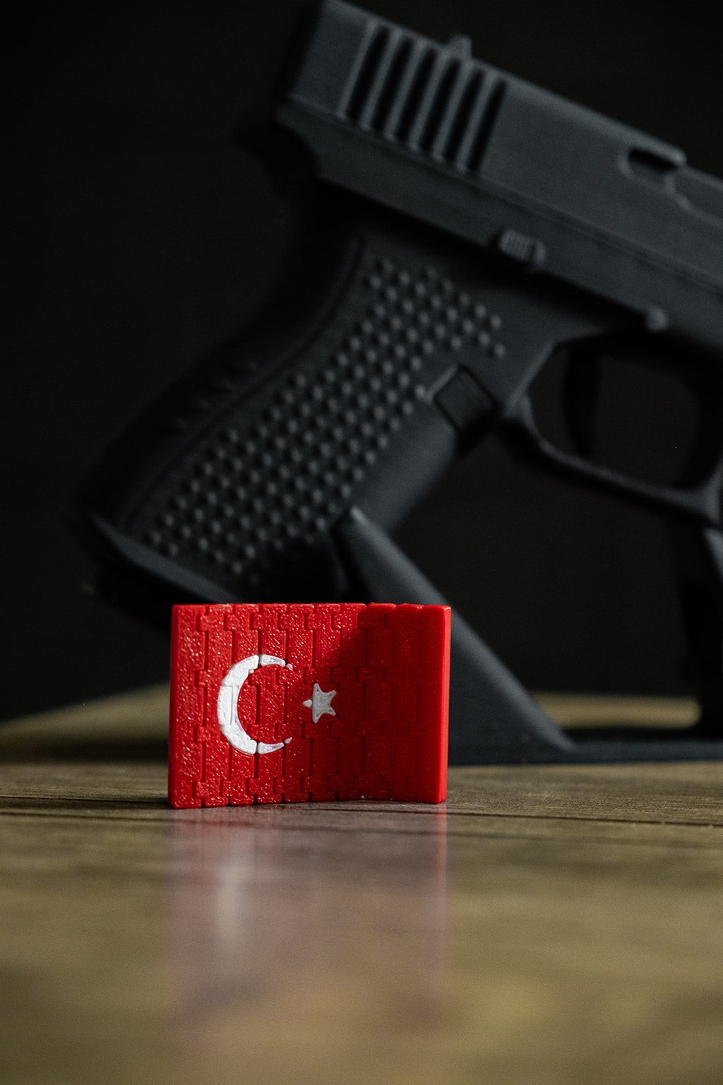 Glock 19 Hareketli Figür Masa İsimliği