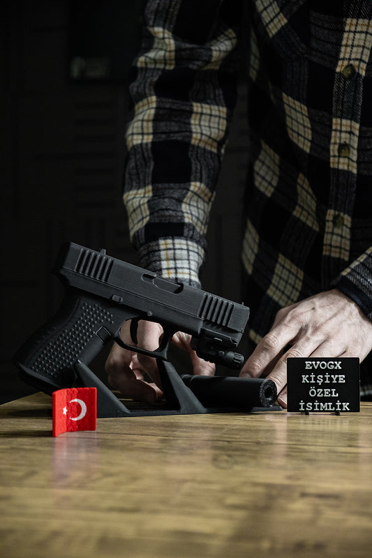 Glock 19 Hareketli Figür Masa İsimliği