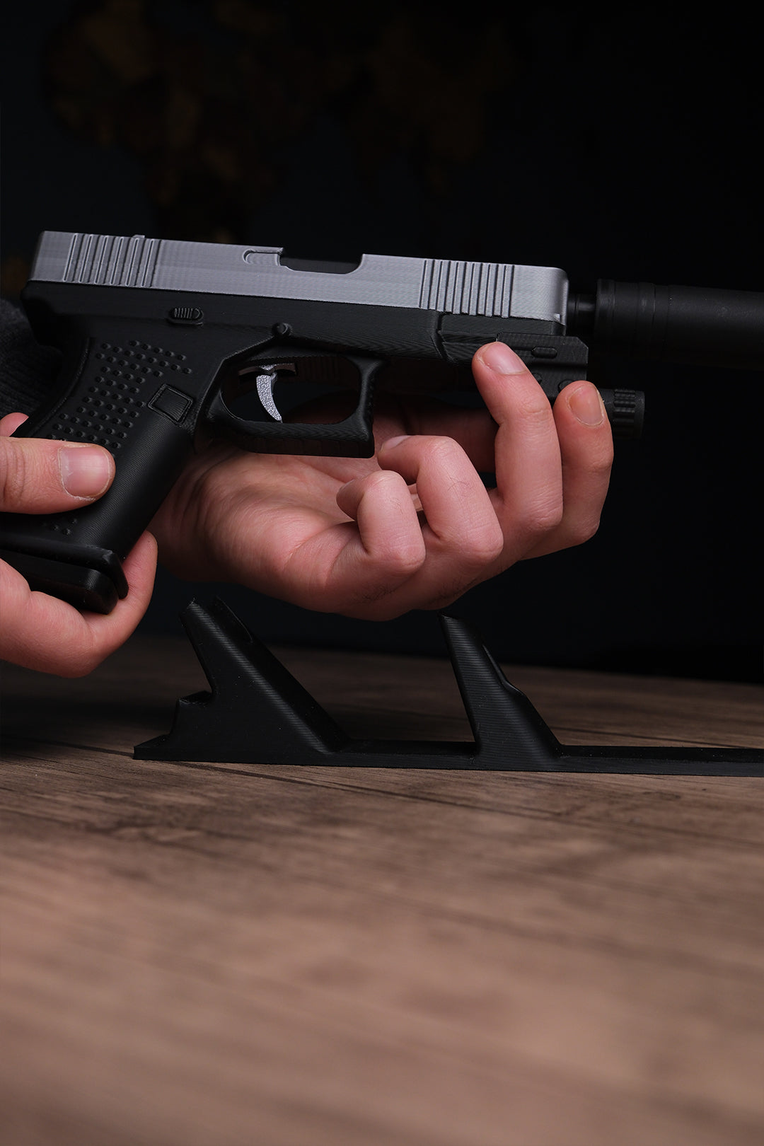 Glock 19 Hareketli Figür Masa İsimliği