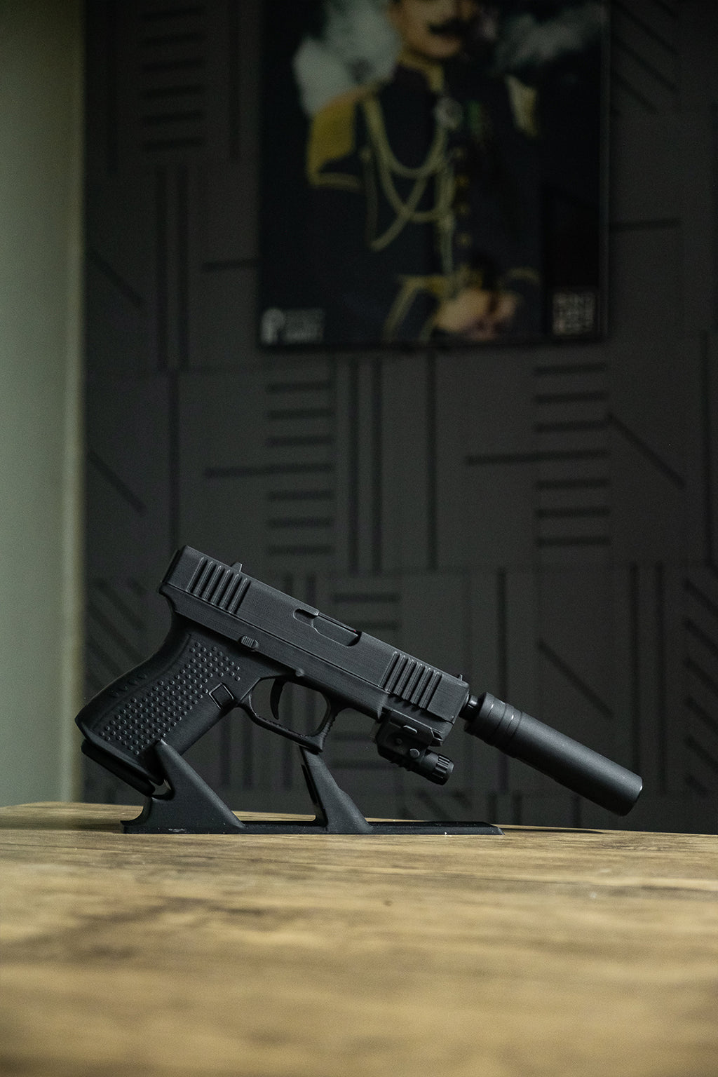 Glock 19 Hareketli Figür Masa İsimliği