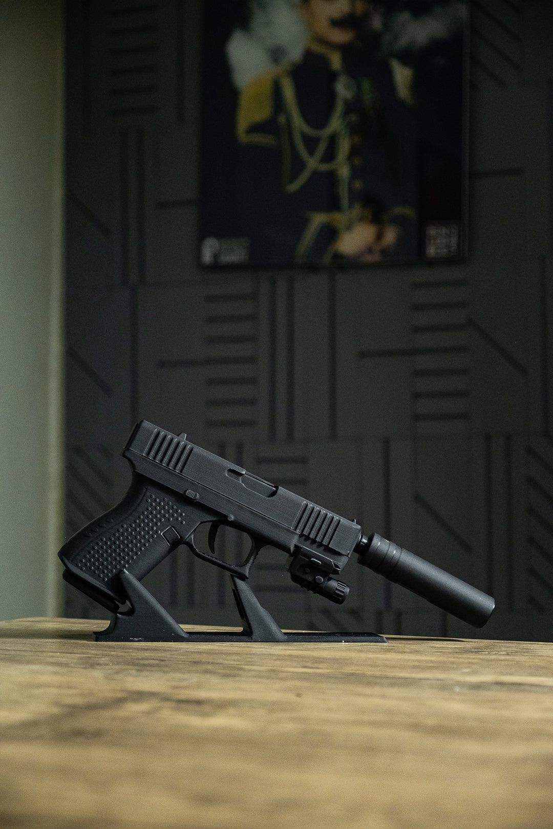 Glock 19 Hareketli Figür Masa İsimliği