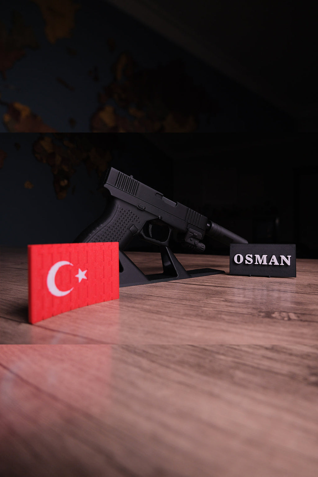 Glock 19 Hareketli Figür Masa İsimliği
