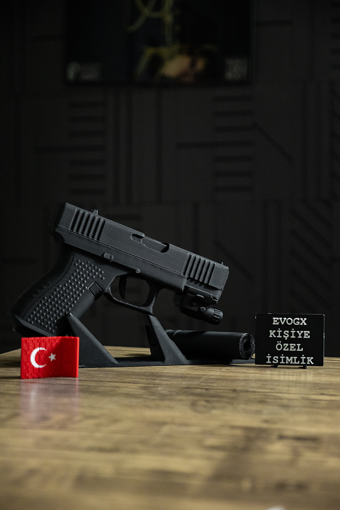 Glock 19 Hareketli Figür Masa İsimliği