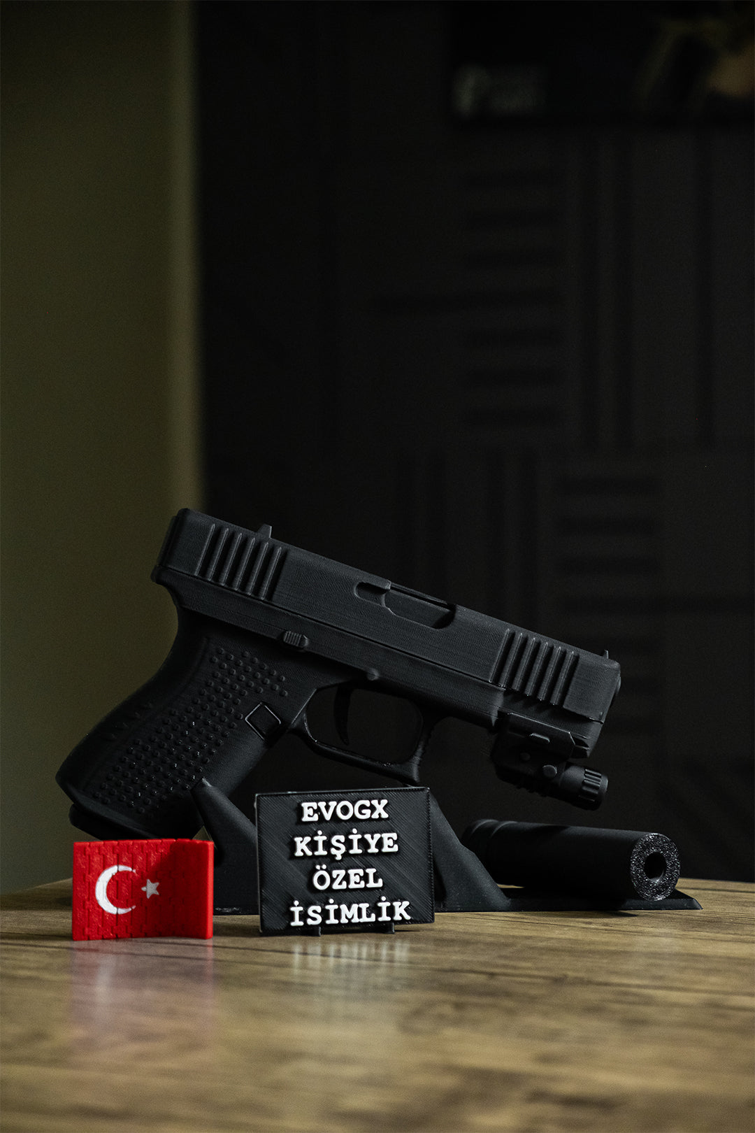 Glock 19 Hareketli Figür Masa İsimliği