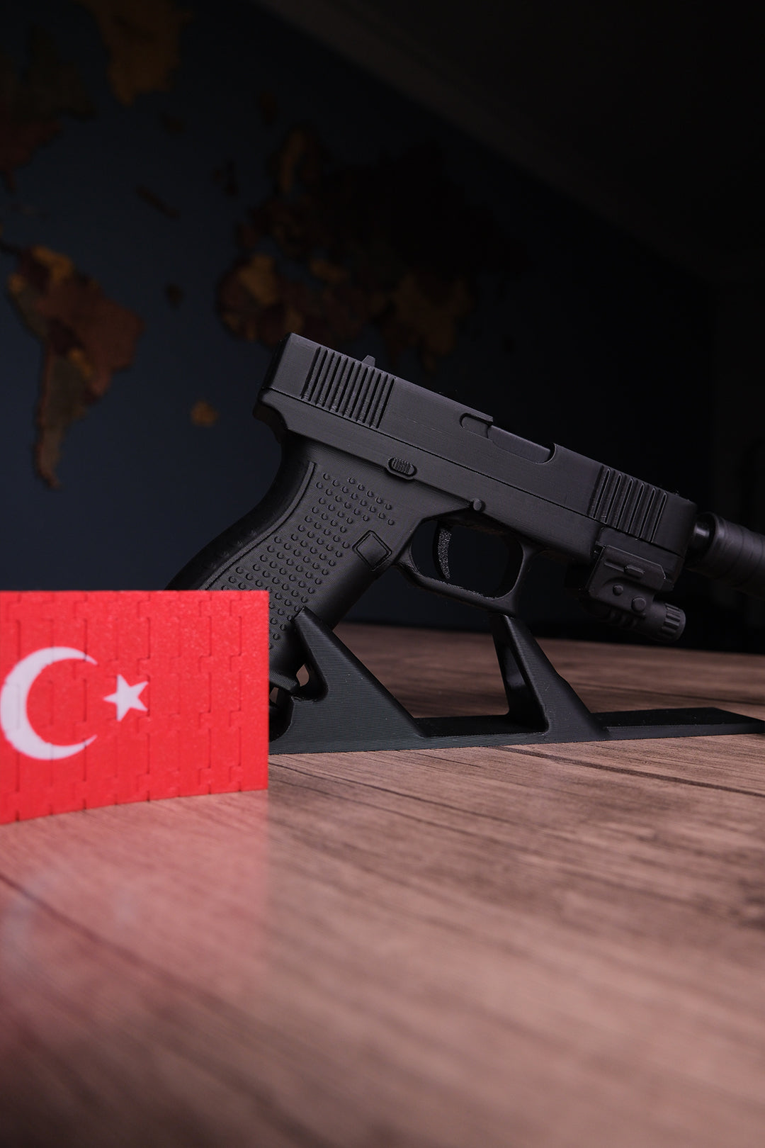 Glock 19 Hareketli Figür Masa İsimliği