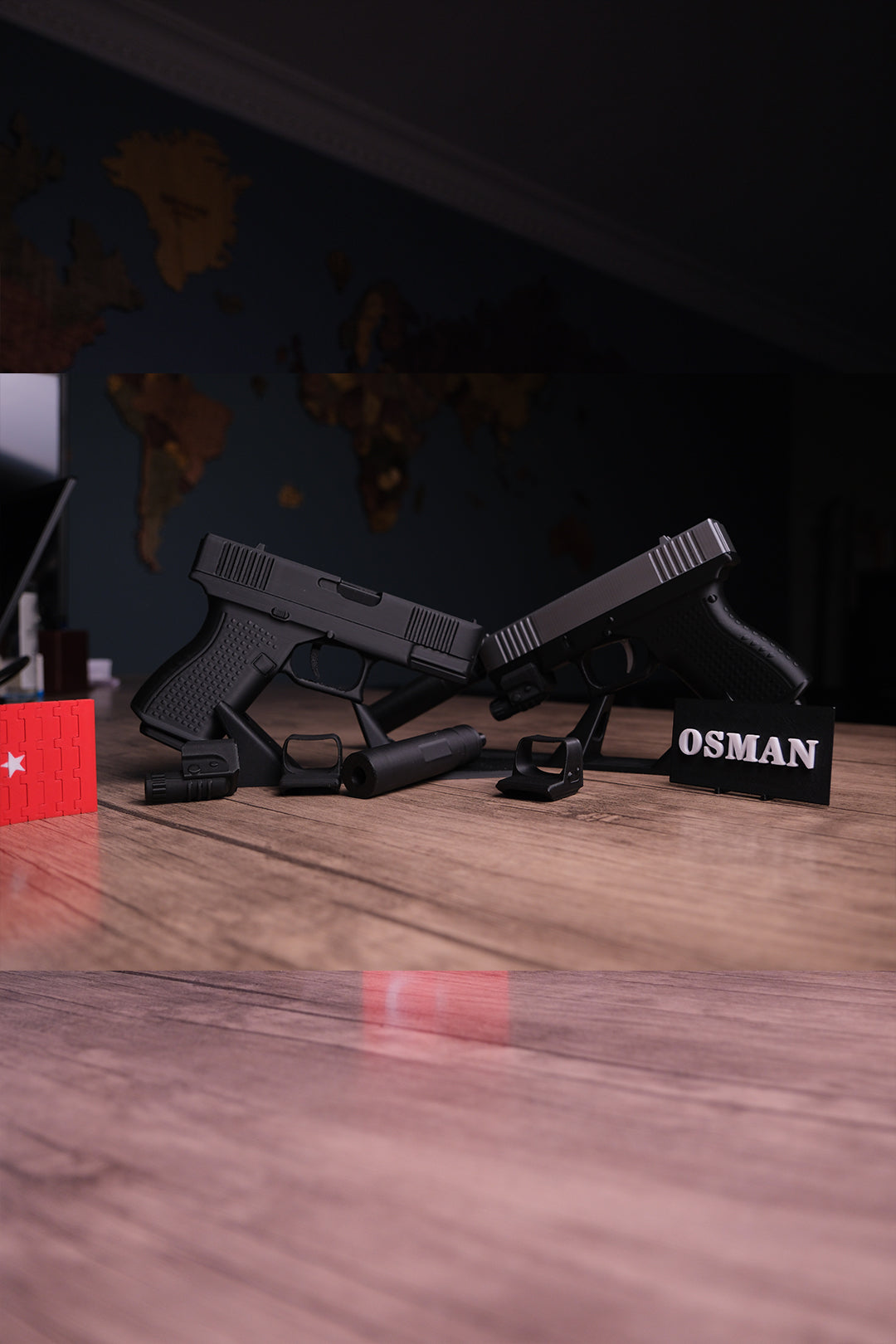 Glock 19 Hareketli Figür Masa İsimliği