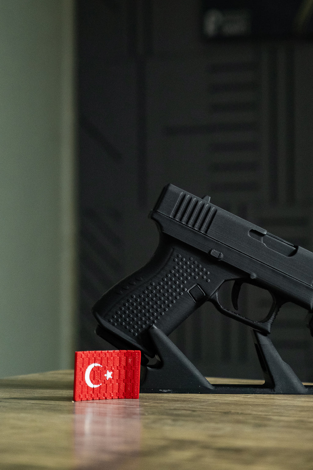 Glock 19 Hareketli Figür Masa İsimliği