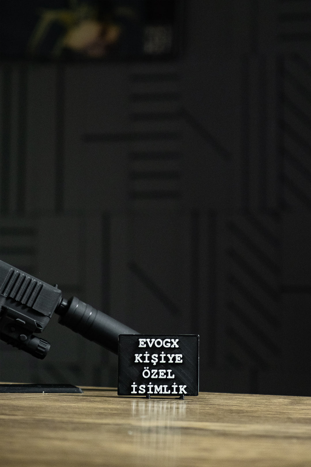 Glock 19 Hareketli Figür Masa İsimliği