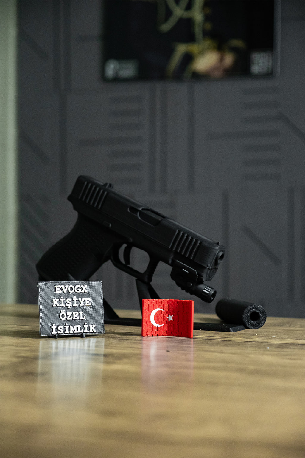 Glock 19 Hareketli Figür Masa İsimliği