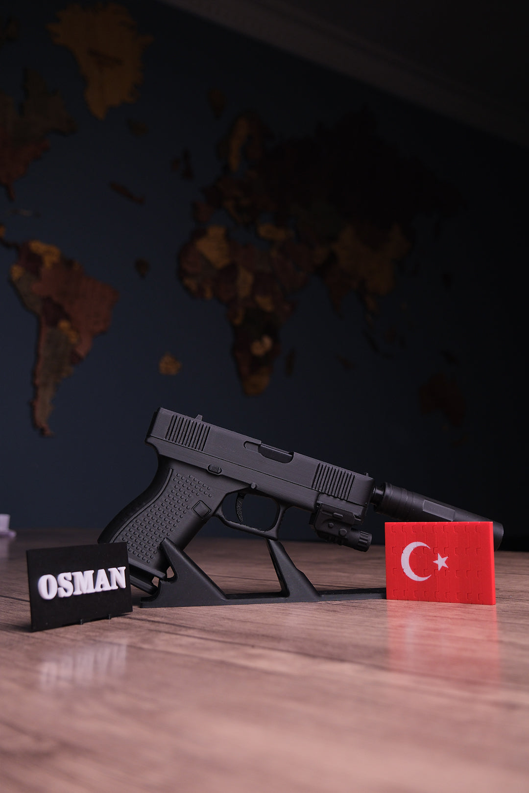 Glock 19 Hareketli Figür Masa İsimliği