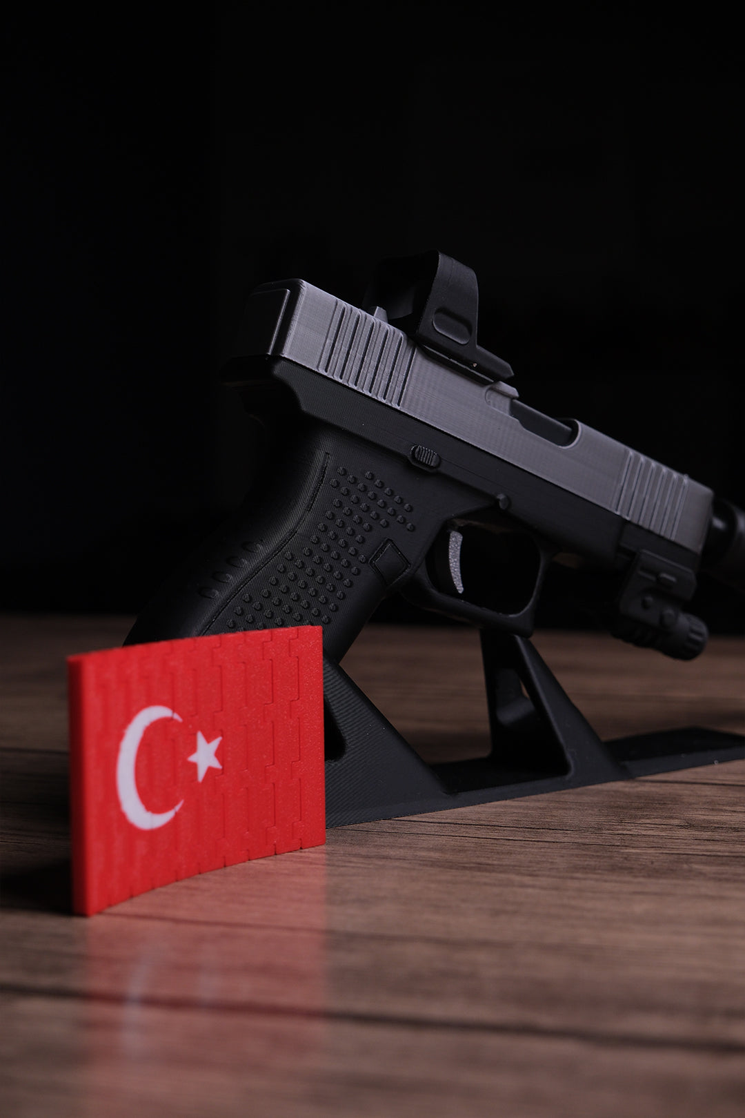 Glock 19 Hareketli Figür Masa İsimliği