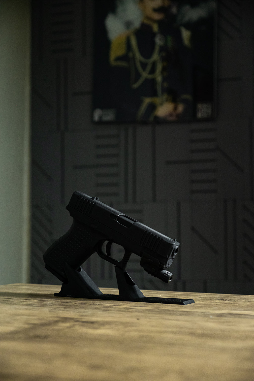 Glock 19 Hareketli Figür Masa İsimliği